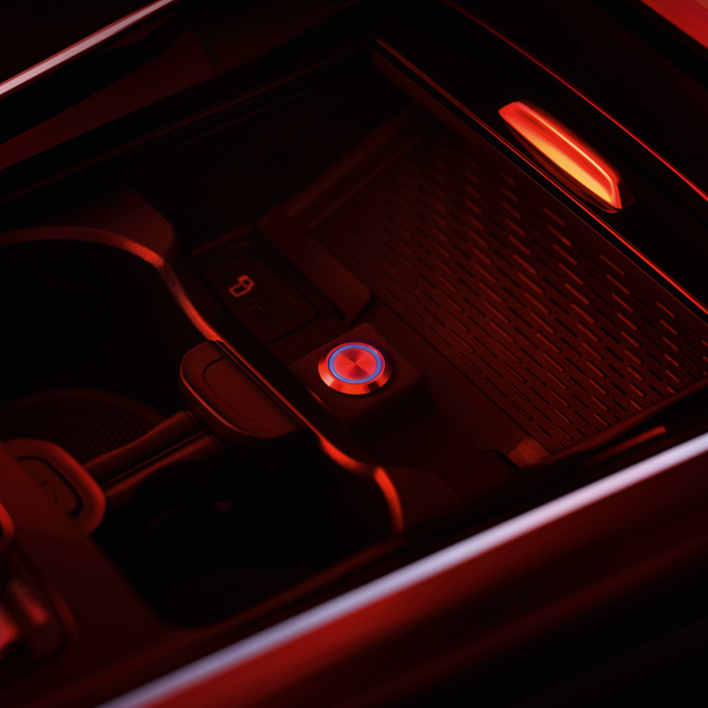 Commandes manuelles | Systèmes d’aide à la conduite | Mercedes-Benz La vue latérale d'une Classe T transformée pour les personnes à mobilité réduite et un joueur de basket-ball en fauteuil roulant.