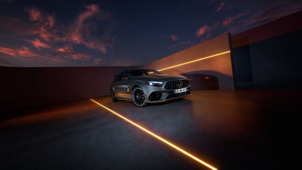 La Mercedes-AMG A&nbsp;45&nbsp;S 4MATIC+ Final Edition en gris montagne MAGNO ou noir nocturne MANUFAKTUR.