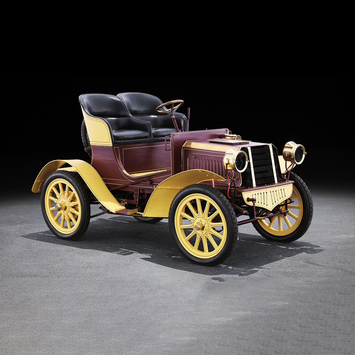1902 La marque Mercedes est déposée.