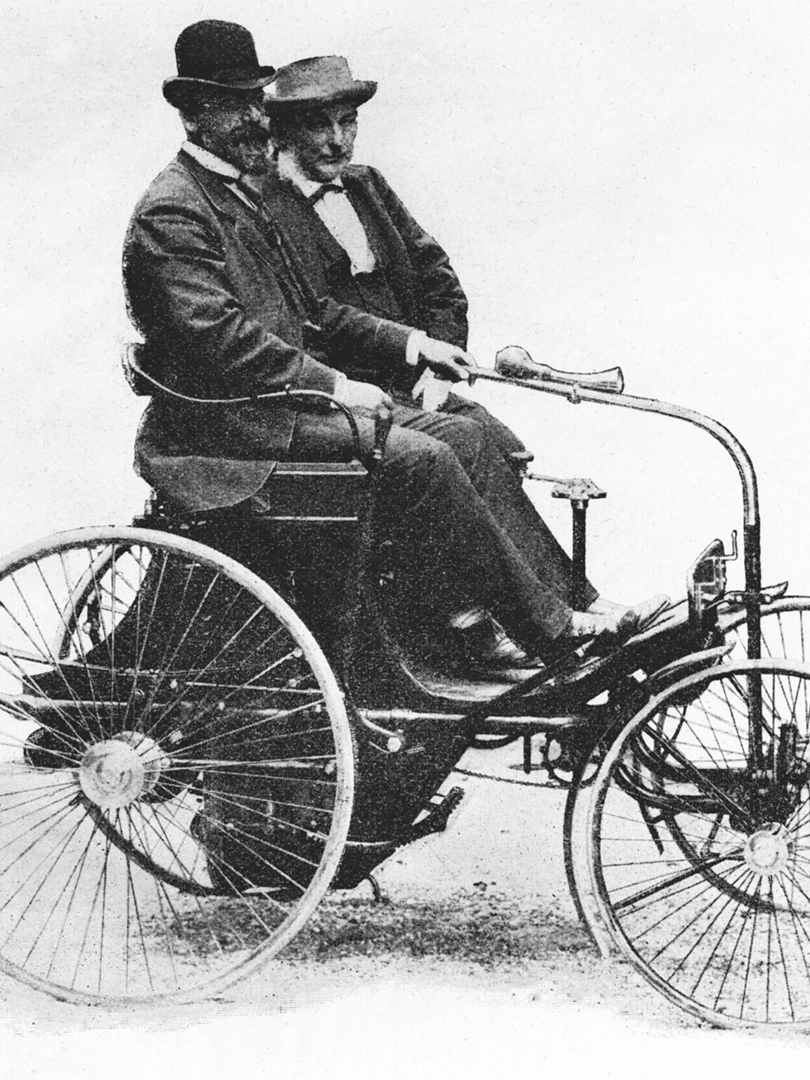 Rencontre entre Gottlieb Daimler et Emile Levassor associé à René Panhard.