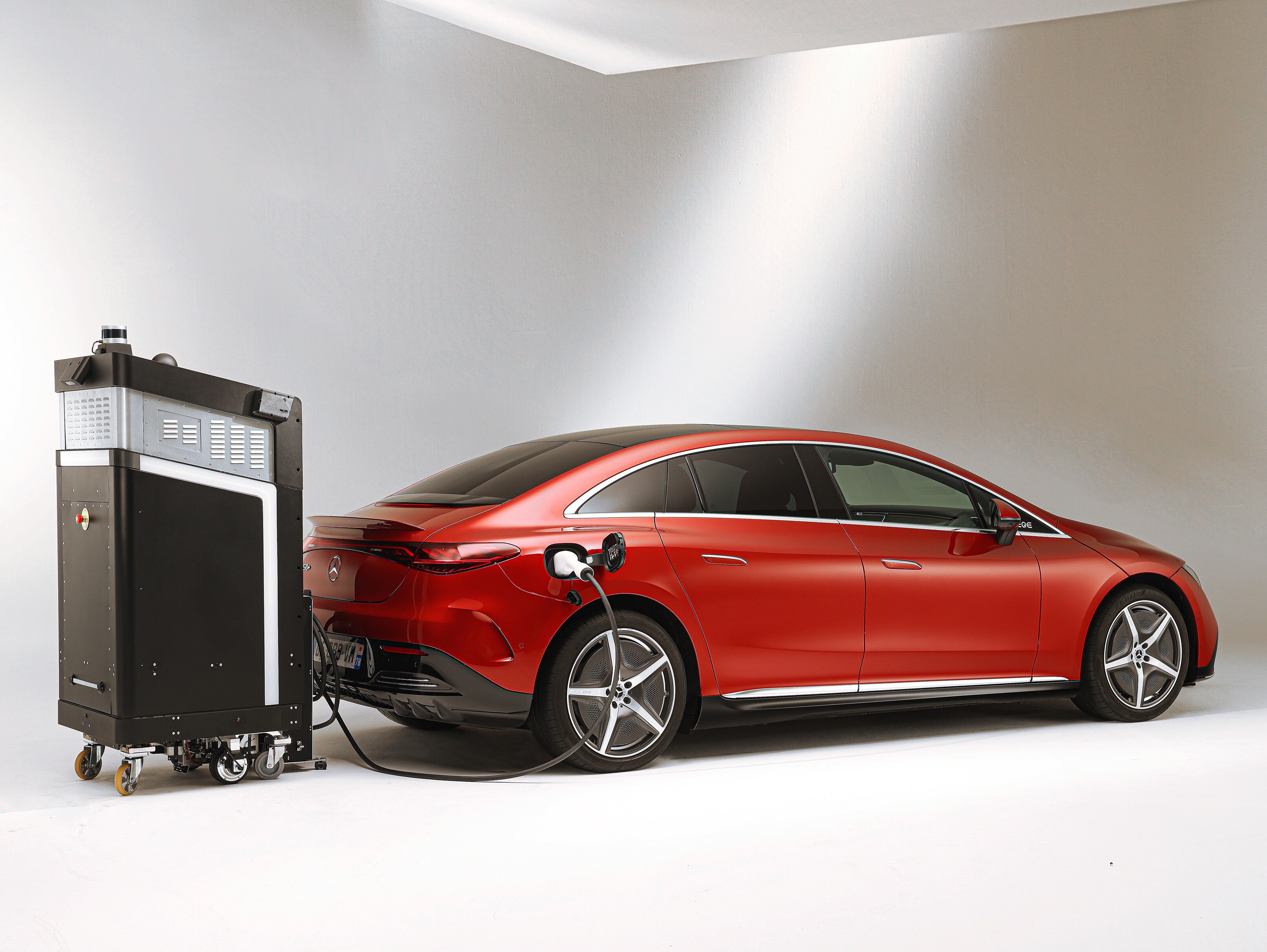 Découvrez la seconde vie des batteries avec Robot Charles et Mercedes-Benz France.