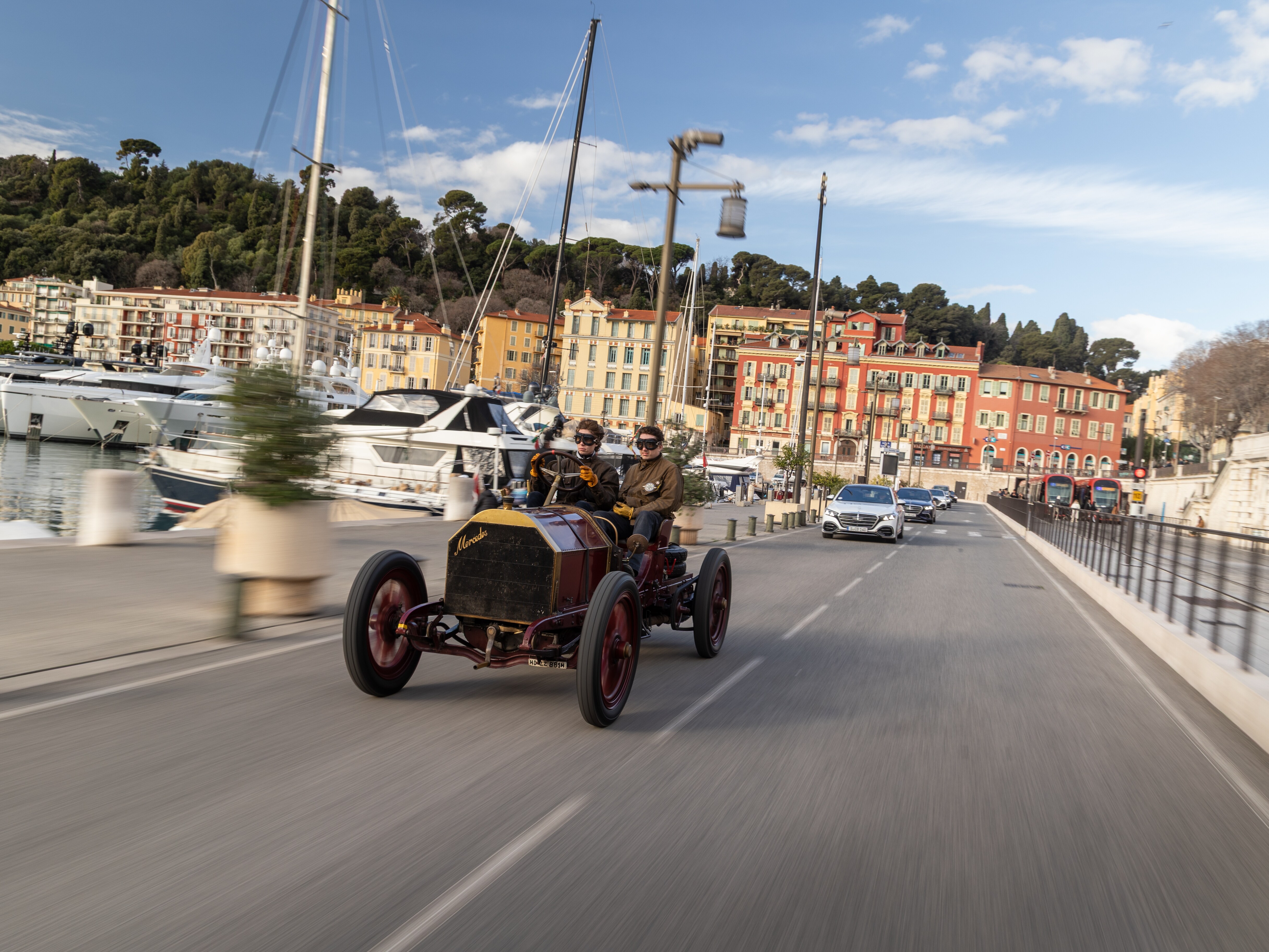 140 ans de l'automobile, 130 ans de transport, 100 ans de Mercedes-Benz