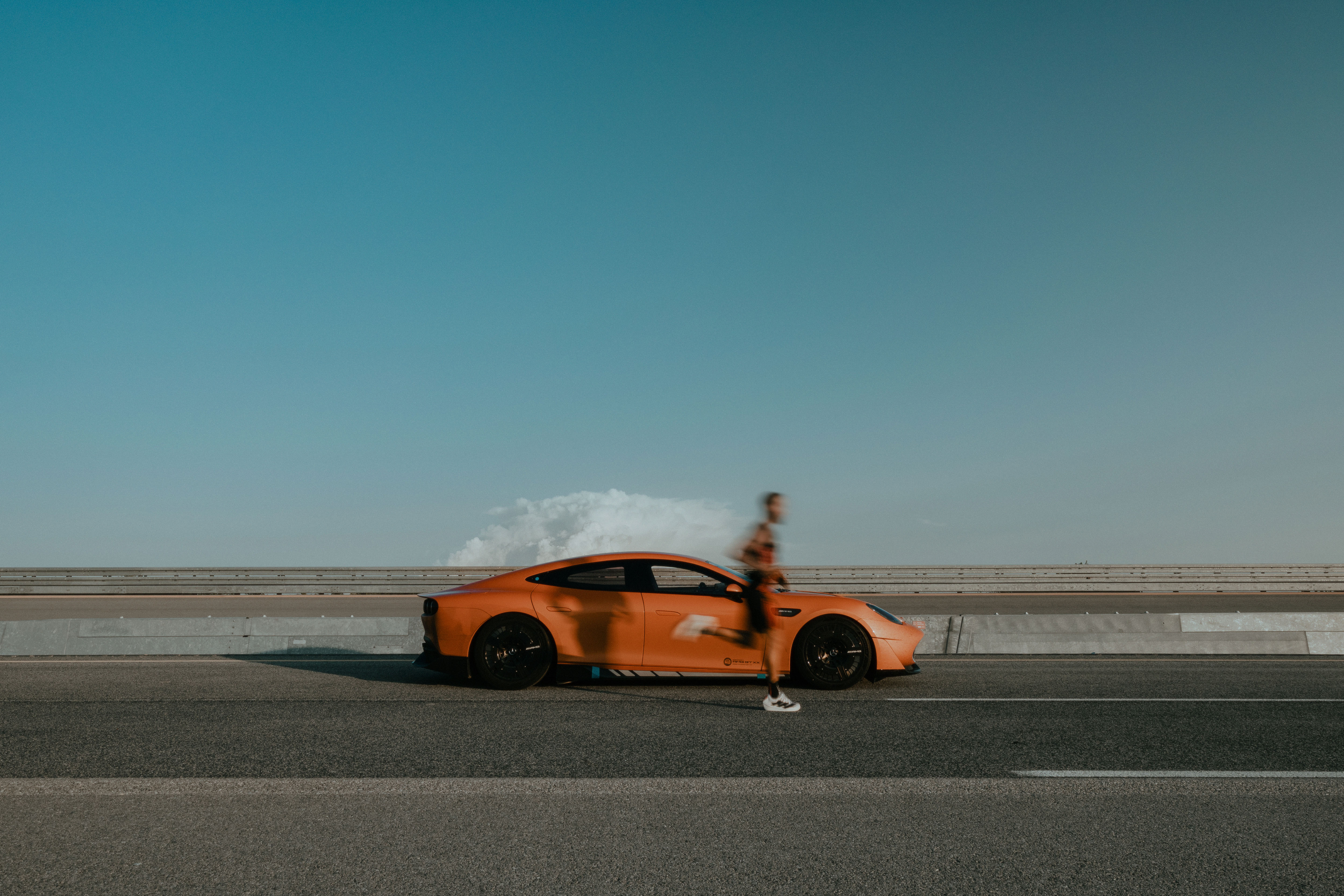 Mercedes-AMG et adidas repoussent les limites de la performance à Nardò. Mercedes-AMG et adidas repoussent les limites de la performance à Nardò.