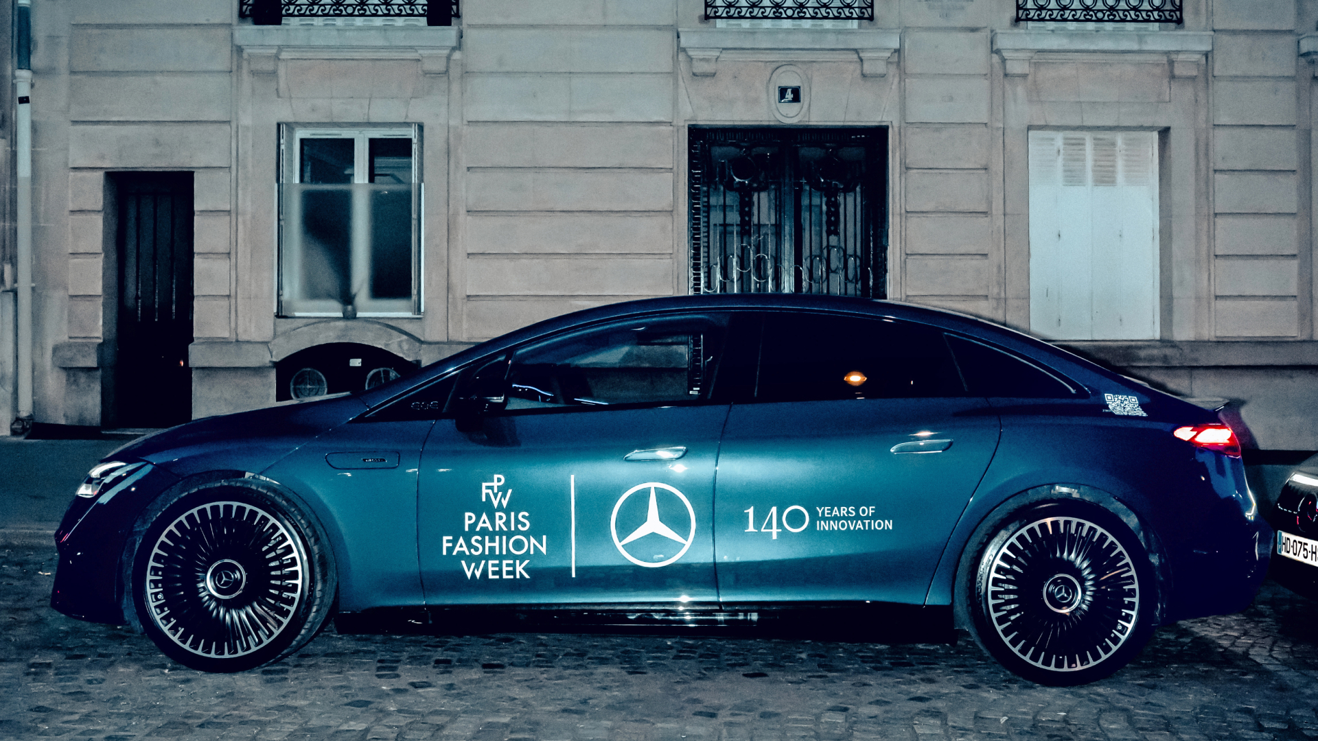 Mercedes-Benz et la mode : quand l’élégance prend la route. Mercedes-Benz et la mode : quand l’élégance prend la route.