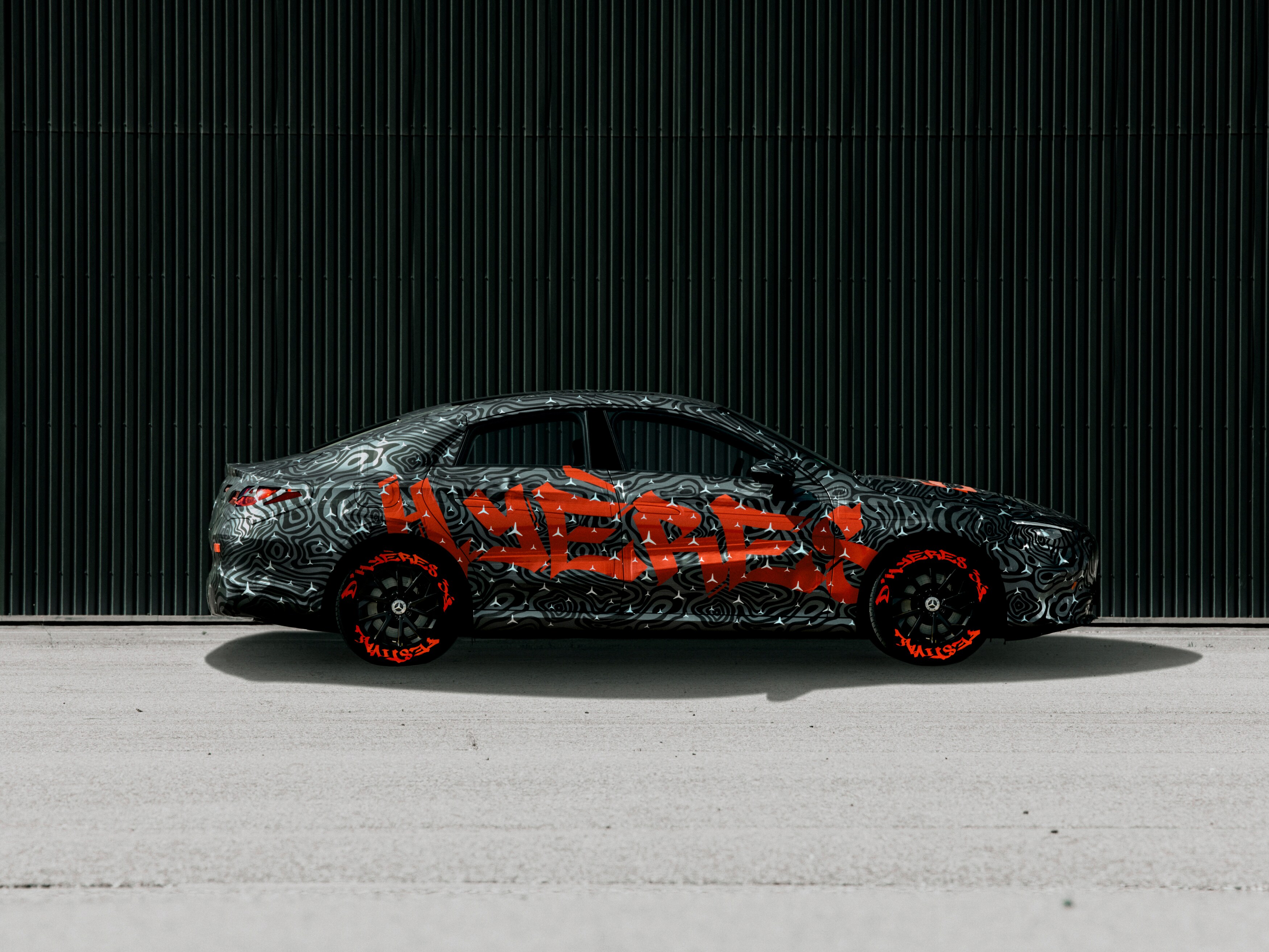 La campagne de marque du Festival d’Hyères avec la nouvelle Mercedes-Benz CLA