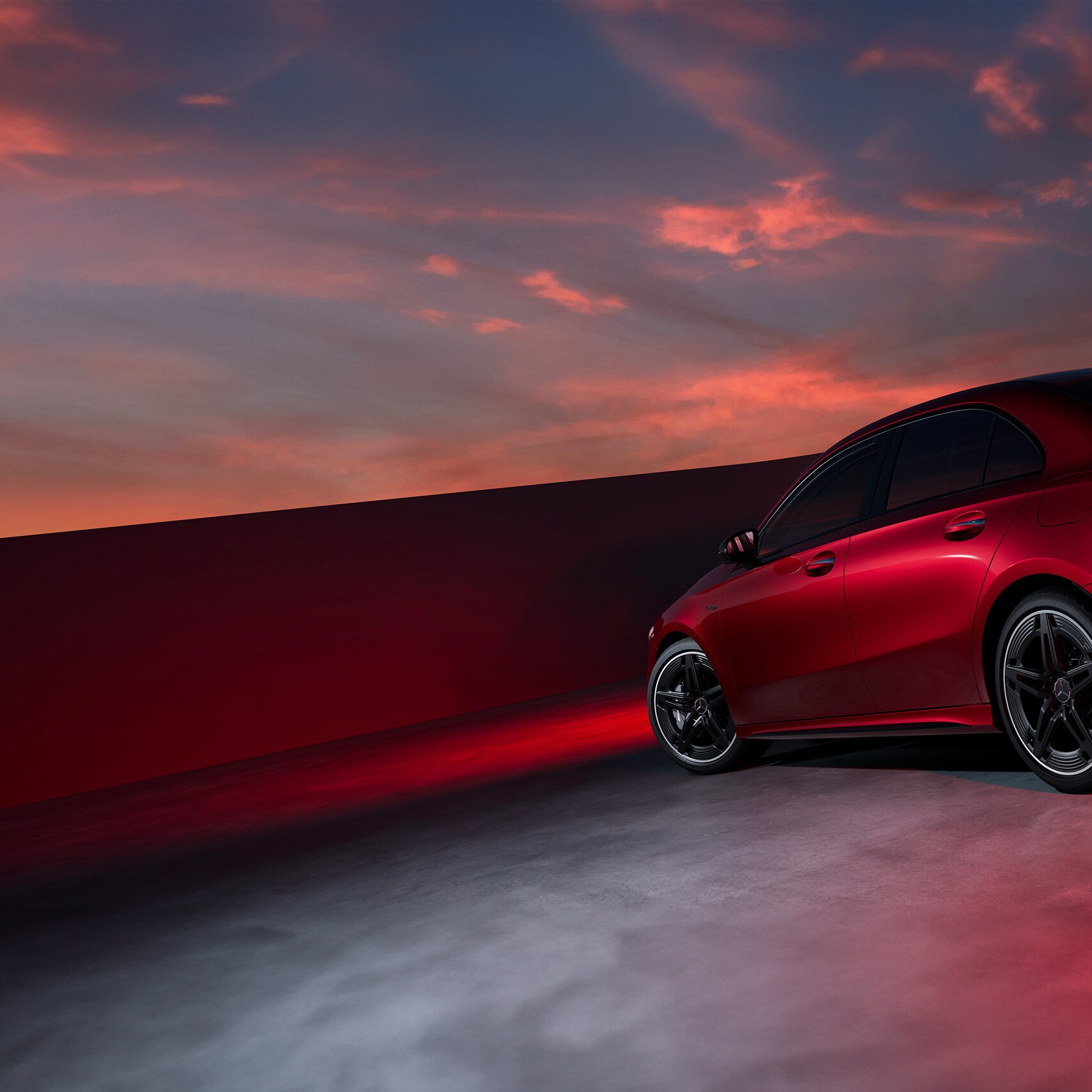 La Mercedes-AMG A 35 4MATIC Berline dans une vue 3/4 arrière.