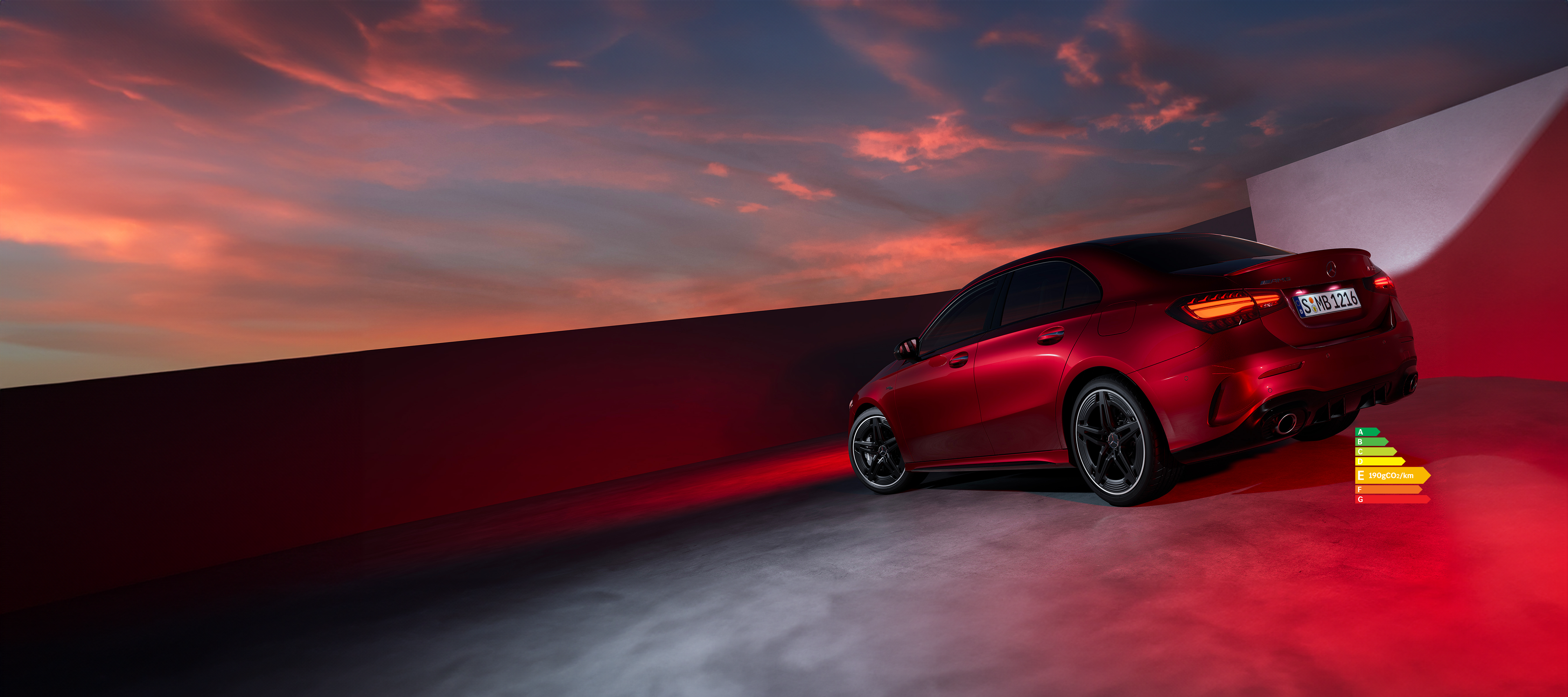Classe A Berline | Mercedes-AMG La Mercedes-AMG A 35 4MATIC Berline dans une vue 3/4 arrière.