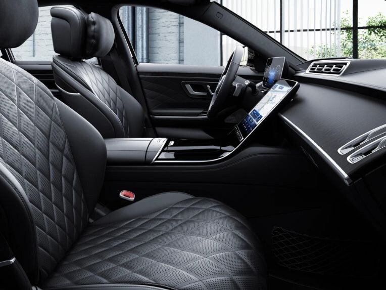 L'intérieur de la Mercedes-Benz Classe S Berline avec l'équipement de série.