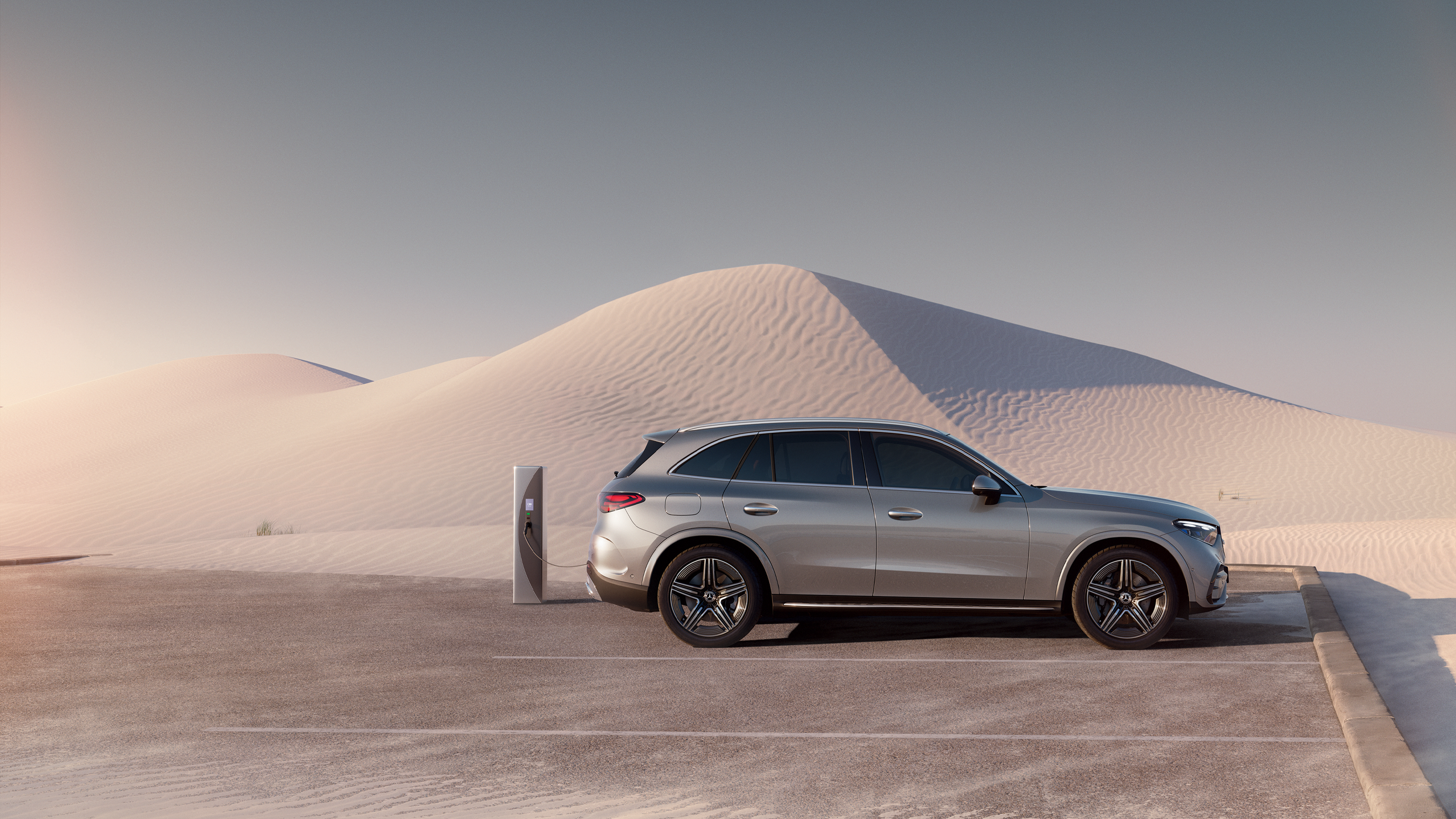 Hybride rechargeable | GLC SUV | Mercedes-Benz La Mercedes GLC hybride dans une vue extérieure.