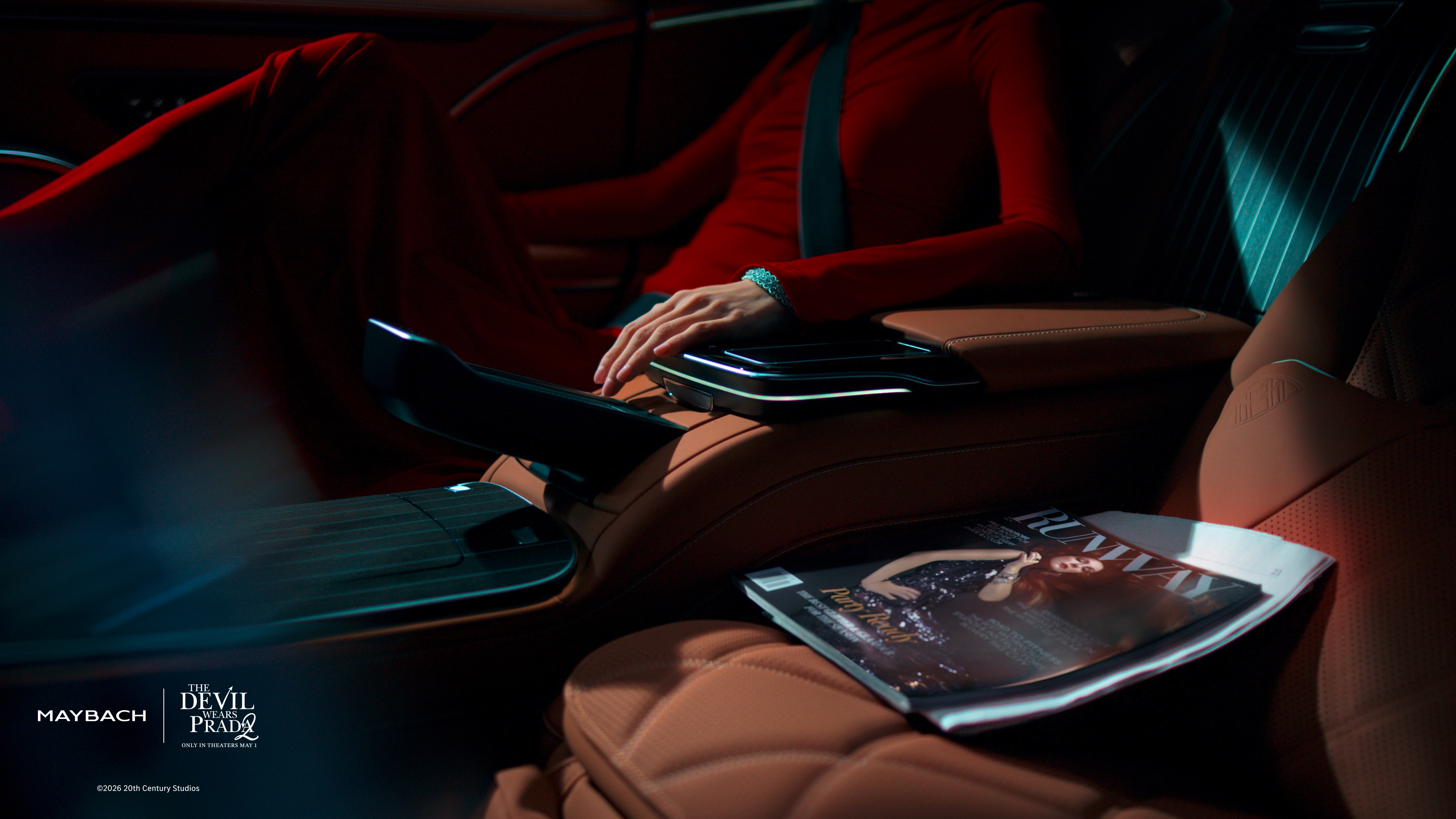 Hood with the central chrome trim strip in the Mercedes-Maybach S-Class