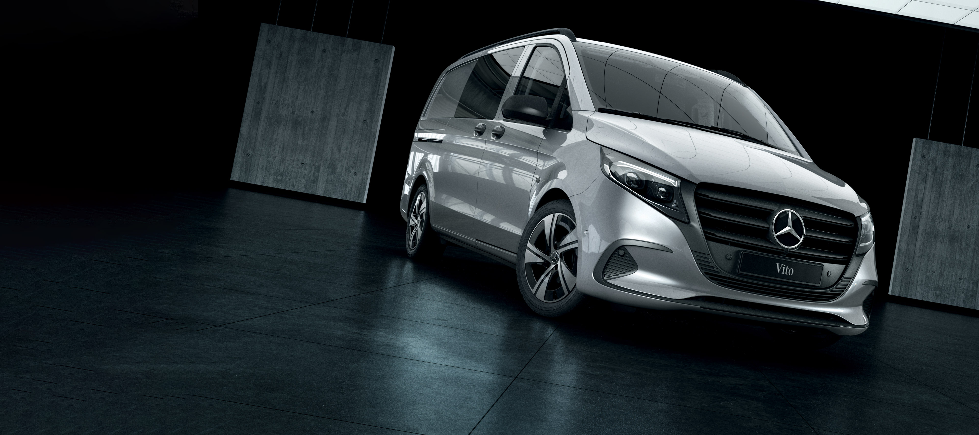 eVito Fourgon | Utilitaires légers Mercedes-Benz Le Mercedes-Benz eVito Fourgon se trouve dans un entrepôt entouré de murs en béton.