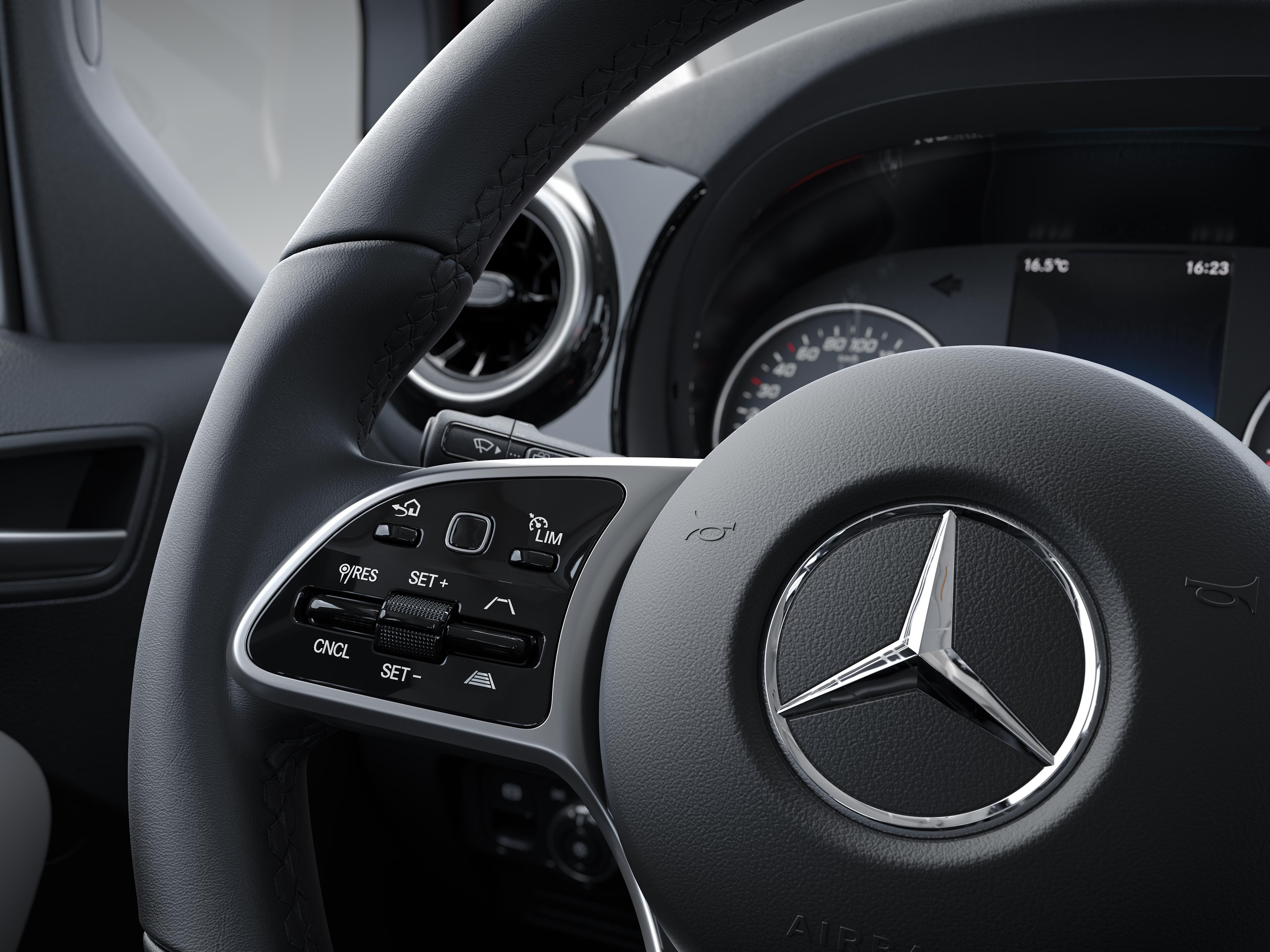 Les unités de commande tactiles du régulateur de vitesse du Mercedes-Benz Citan fourgon.