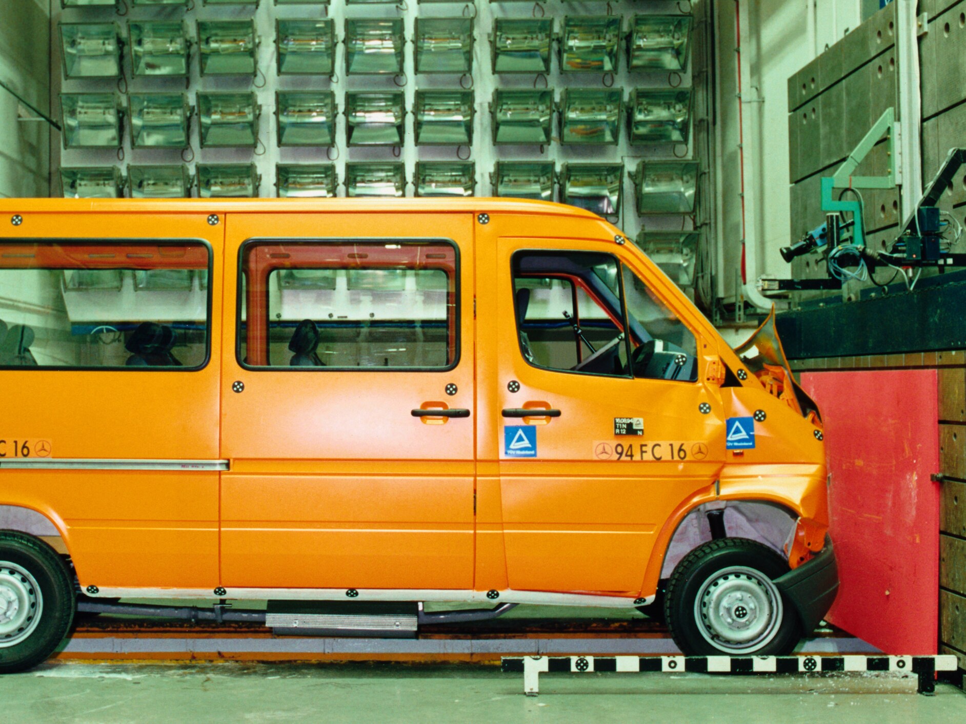 Lancé en 1995, le Sprinter&nbsp;première génération (1995-2006)