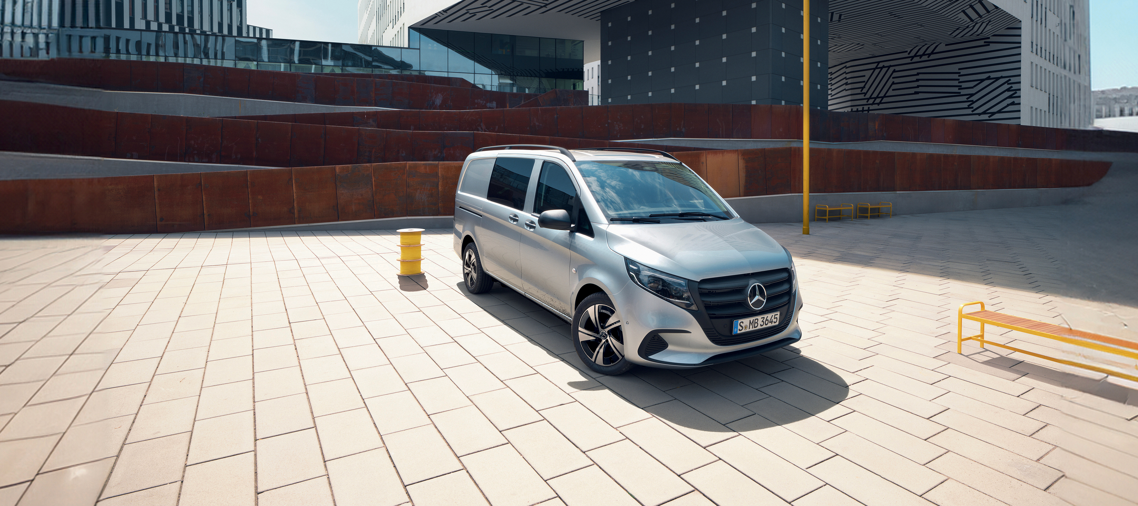 Vito Mixto | Mercedes-Benz La Mercedes-Benz Vito Mixto dans un parking.