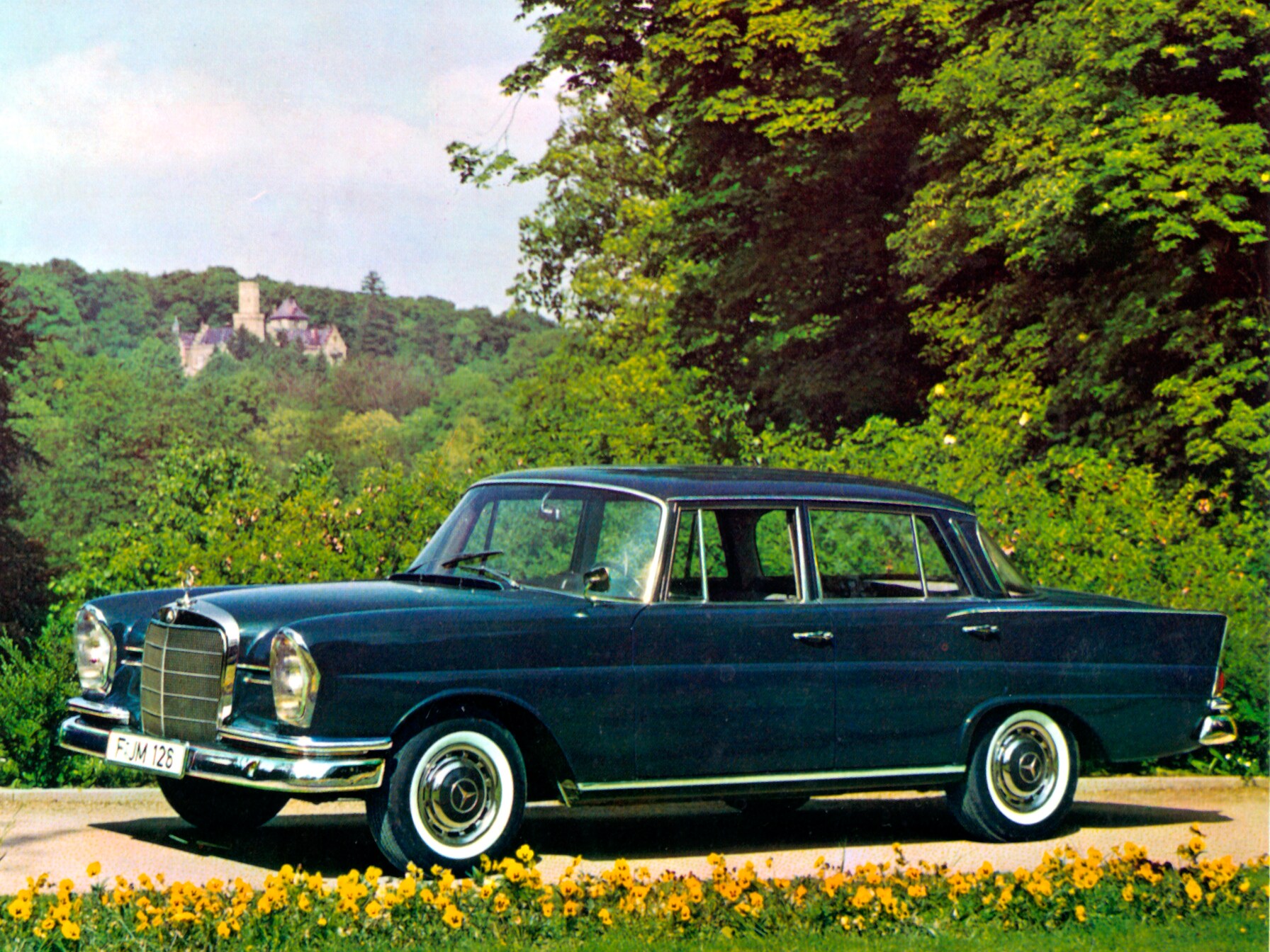 « Mercedes à aileron arrière » Mercedes-Benz 220 SEb W 111