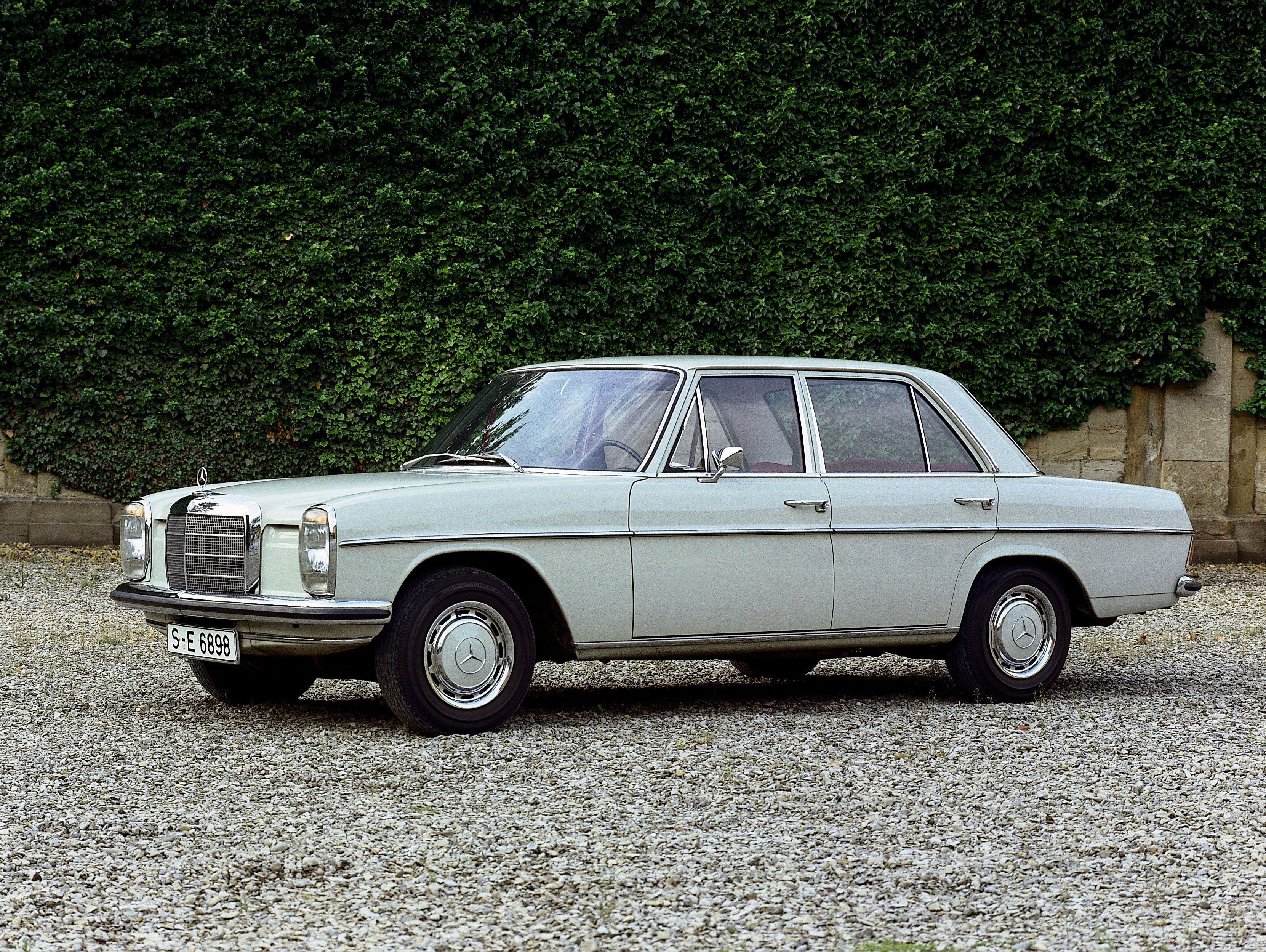 Mercedes-Benz 200, W 115 « /8 »