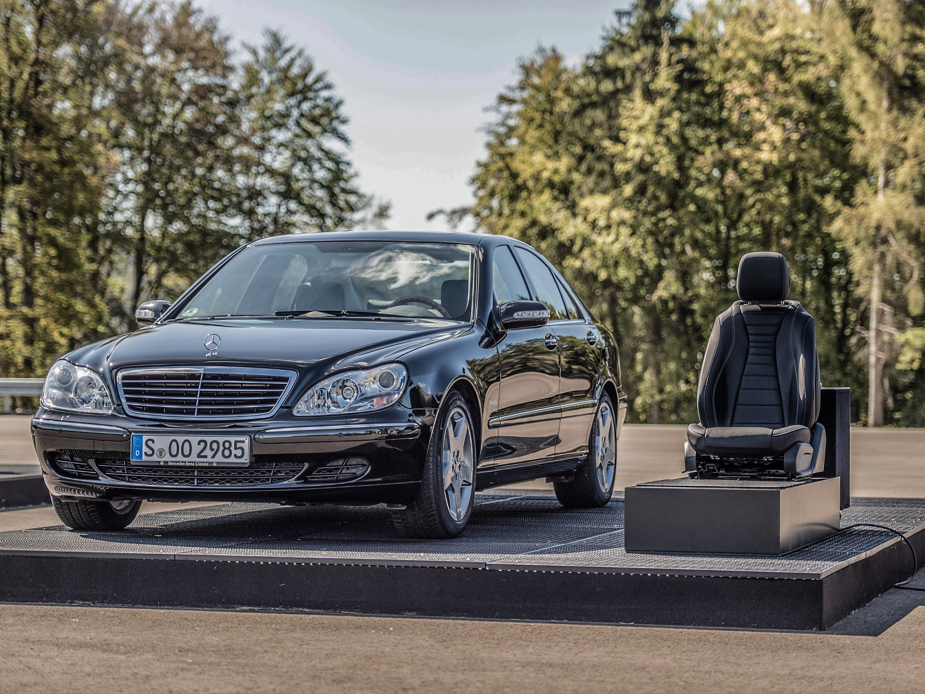 Démonstration statique de la protection préventive des passagers PRE-SAFE® (Mercedes-Benz S 350 4MATIC de la série 220)