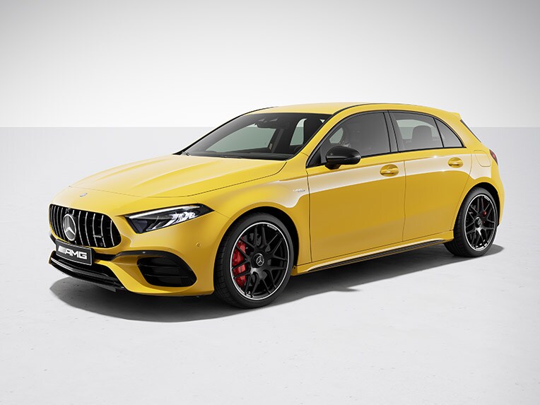 L’extérieur de la Mercedes-AMG Classe A Berline compacte avec le Pack Nuit AMG.