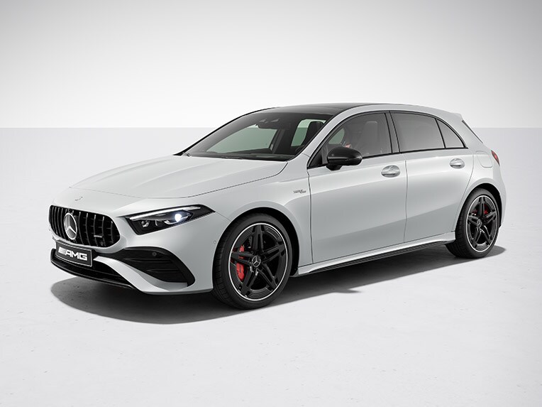 L’extérieur de la Mercedes-AMG Classe A Berline compacte avec le Pack Nuit AMG II.