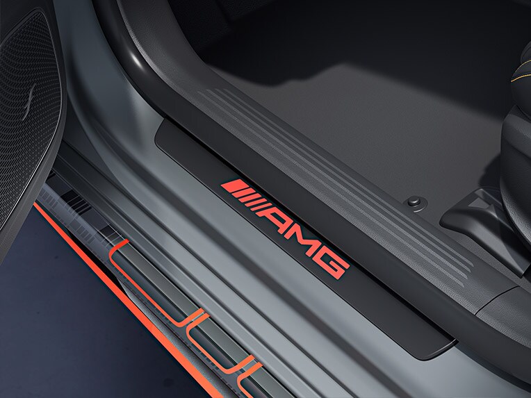 Les baguettes de seuil AMG de la Classe A Berline compacte de Mercedes-AMG.