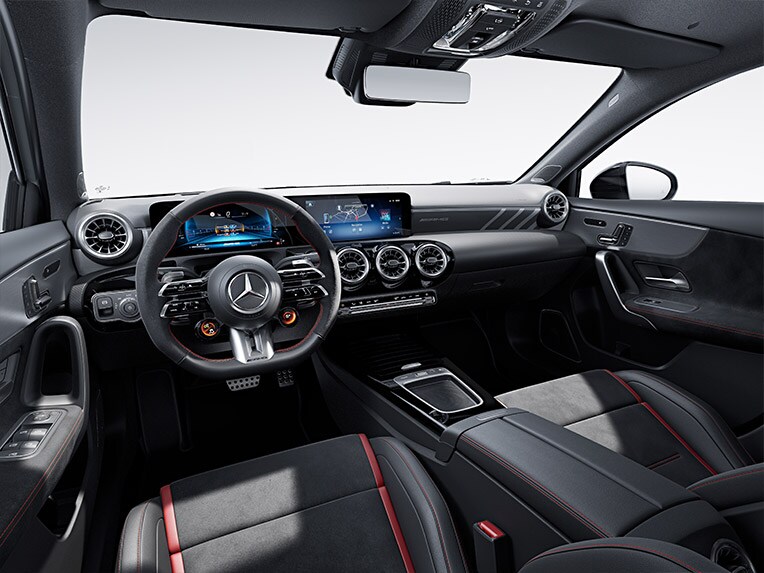 Les inserts décoratifs dans l’habitacle de la Classe A Berline compacte de Mercedes-AMG.