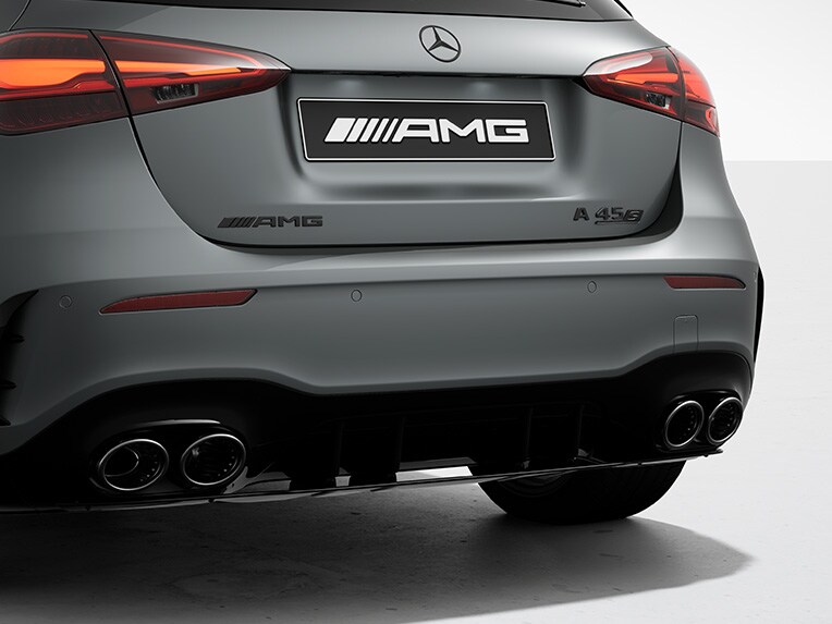 La console centrale avec bouton pour l’AMG Real Performance Sound dans la Classe A Berline compacte de Mercedes-AMG.