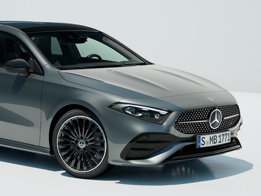 Calandre étoilé Mercedes-Benz et bossages stylisés