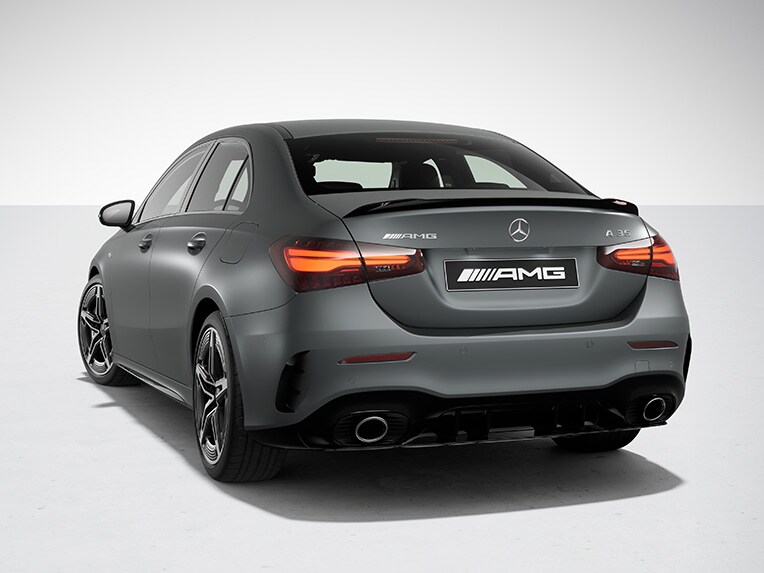 L'extérieur de la Mercedes-AMG Classe A Berline avec le Pack Aérodynamique AMG.