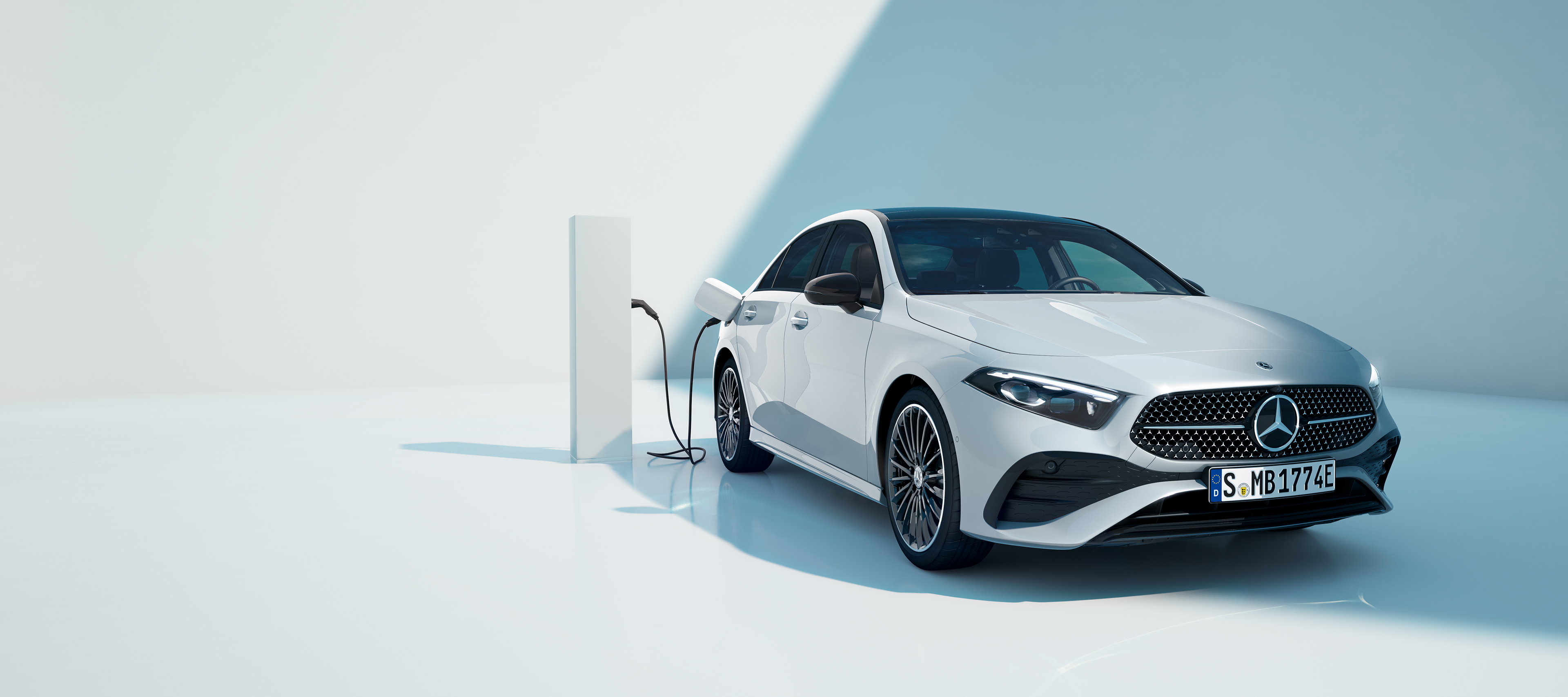 Hybride rechargeable | Classe A Compact | Mercedes-Benz La Classe A Compact de Mercedes-Benz vue de l’arrière.