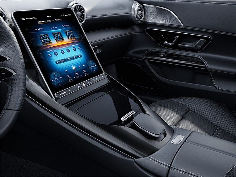 Les inserts décoratifs MANUFAKTUR en chrome noir du nouveau Mercedes-AMG GT Coupé.