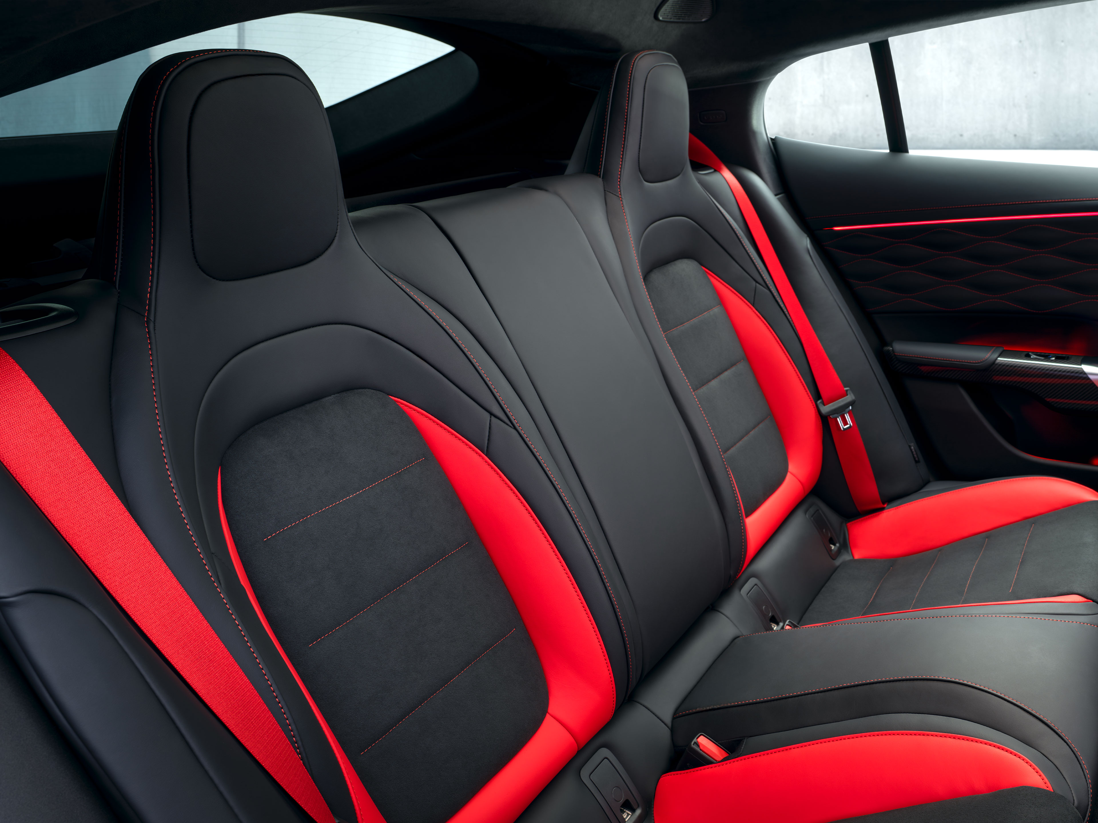 Confort des sièges arrière | GT Coupé 4 portes | Mercedes-AMG Confort des sièges arrière dans le nouveau GT Coupé 4 portes de Mercedes-AMG.