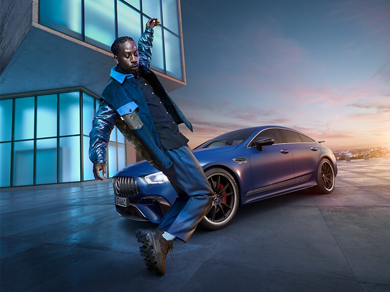 La Mercedes-AMG GT Coupé 4 portes vue de côté.