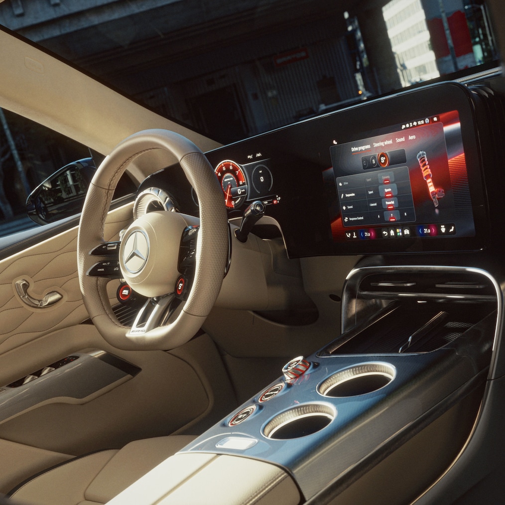 Le poste de conduite axé sur le conducteur de la Mercedes-AMG GT 53. 