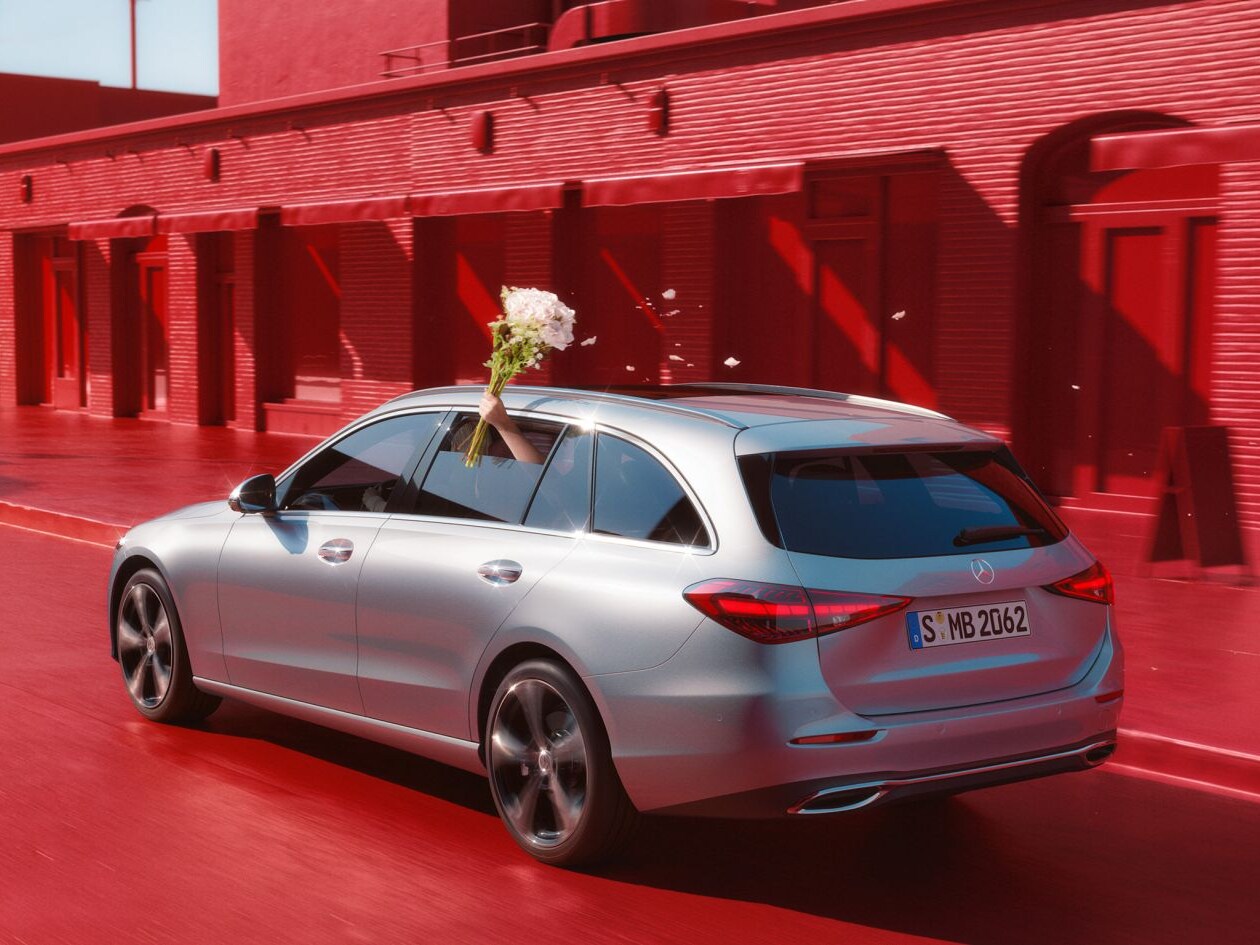 La vue latérale du modèle Mercedes-Benz Classe C Break.