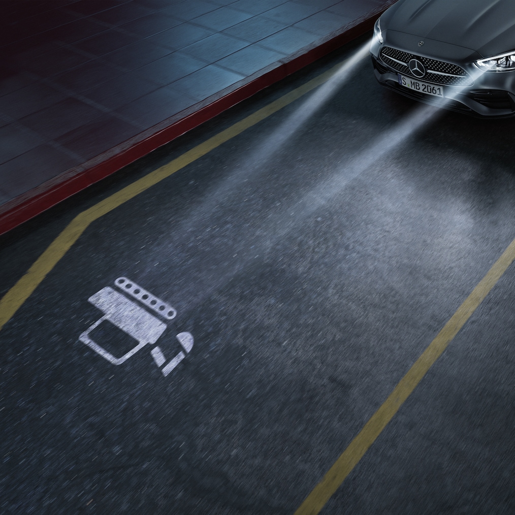Gros plan sur le système de phares DIGITAL LIGHT de la Mercedes-Benz Classe C.