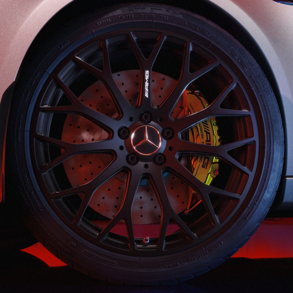 Gros-plan sur la jante forgée AMG de la Mercedes-AMG C 63 S E PERFORMANCE.