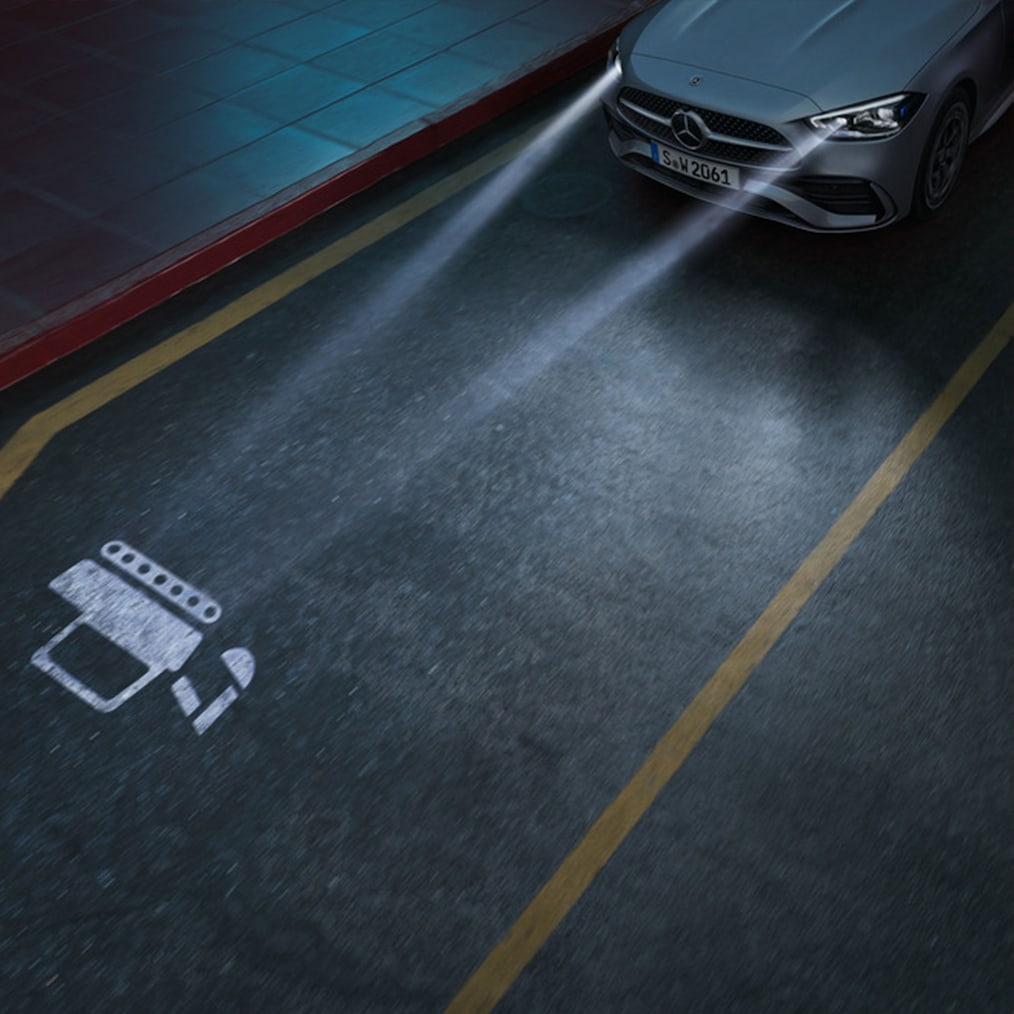 Gros plan sur le système de phares DIGITAL LIGHT de la Mercedes-Benz Classe C.