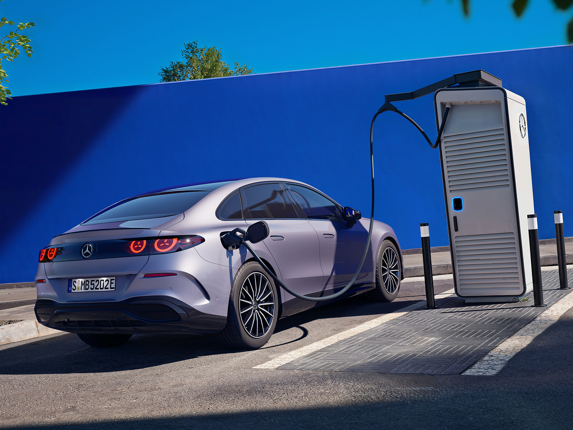 Recharge | Classe C | Mercedes-Benz La recharge de la nouvelle Classe C de Mercedes-Benz.