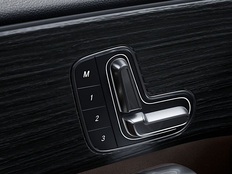 Le siège conducteur réglable électriquement avec fonction mémoire dans la nouvelle Mercedes-Benz CLA Coupé.