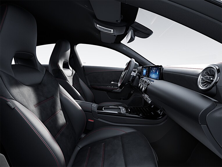 La nouvelle Mercedes-Benz CLA Coupé avec AMG Line dans l’habitacle.