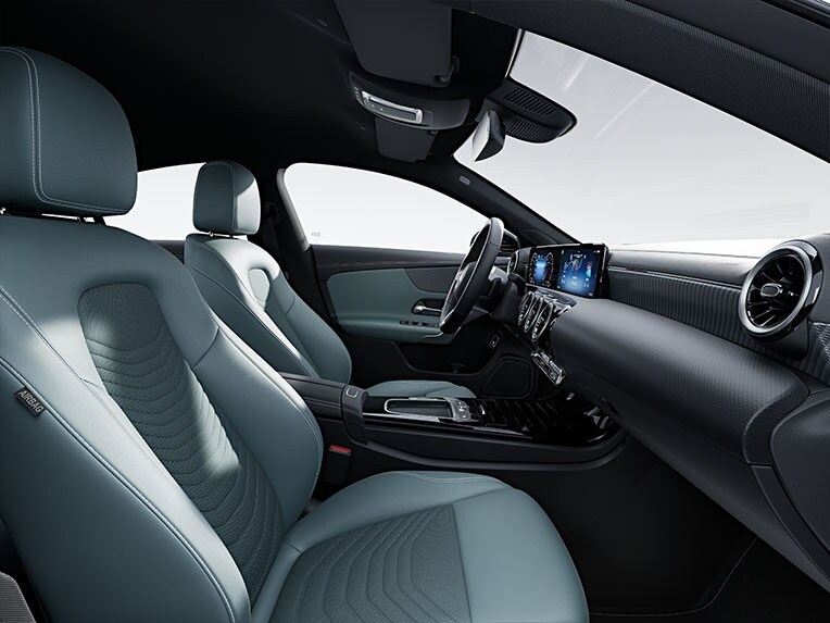 La nouvelle Mercedes-Benz CLA Coupé avec ligne d’équipement Progressive dans l’habitacle.
