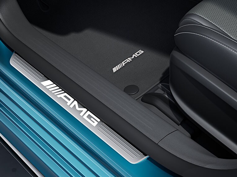 Les baguettes de seuil dans le CLA Coupé de Mercedes-AMG.