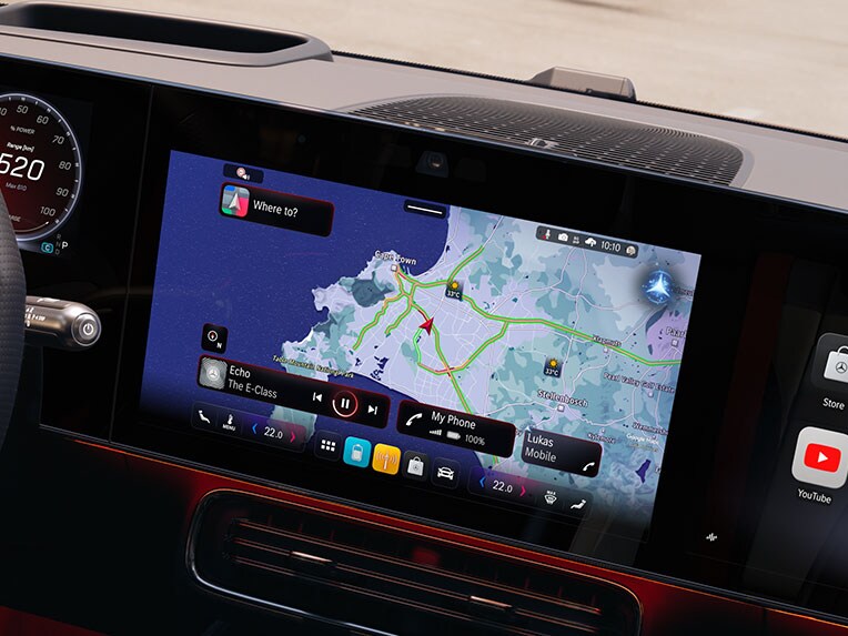 La nouvelle Mercedes-Benz CLA entièrement électrique avec système de navigation intelligent électrique.