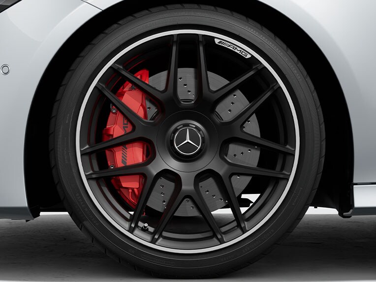 Les étriers de frein en rouge dans le CLA Shooting Brake de Mercedes-AMG.