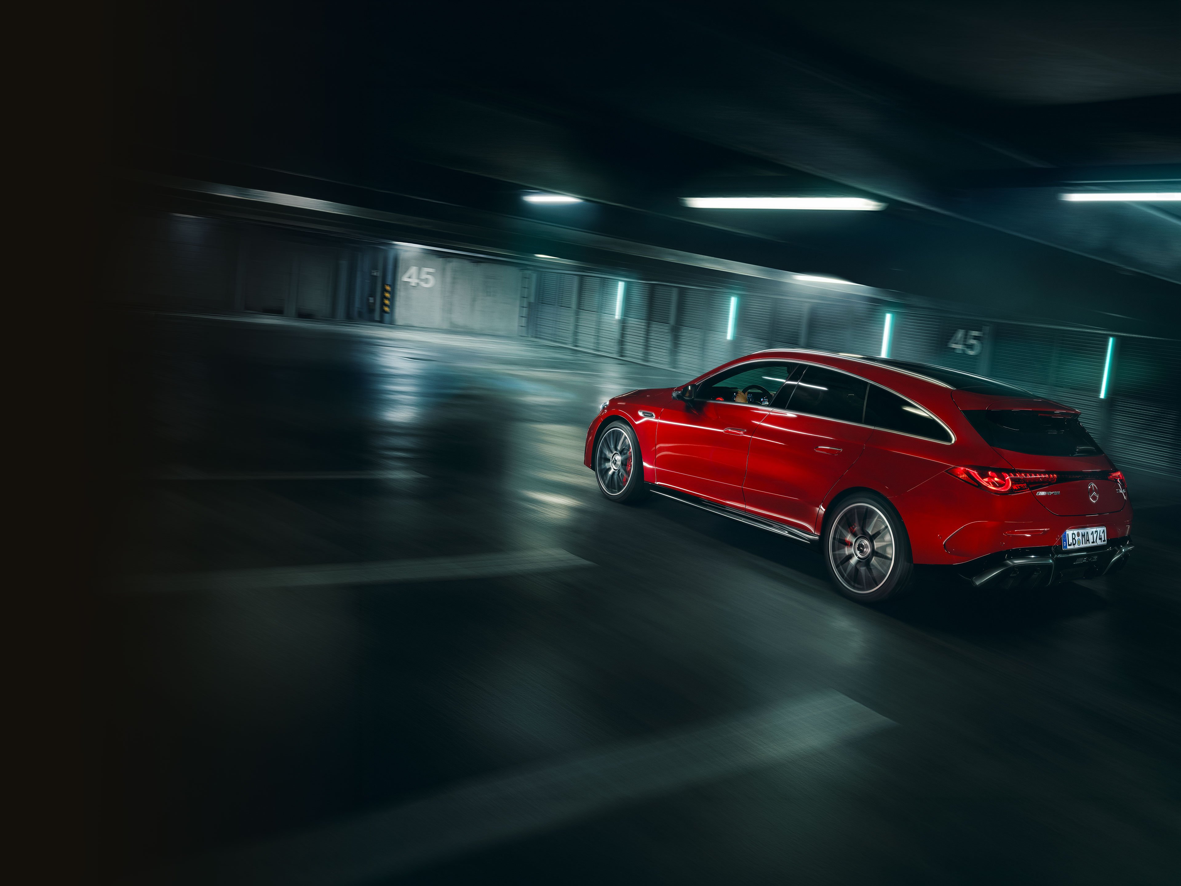 Performances | CLA Shooting Brake | Mercedes-AMG Les performances du tout nouveau Mercedes-AMG CLA 45 électrique 4MATIC+ Shooting Brake.