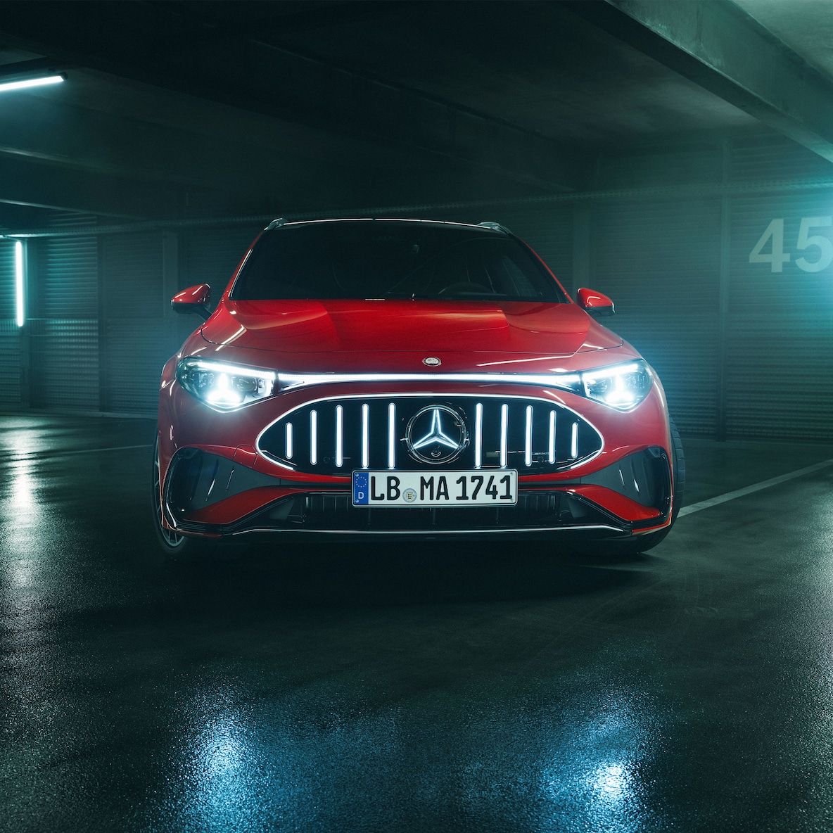 La partie avant spécifique à AMG de la toute nouvelle Mercedes-AMG CLA 45 4MATIC+ Shooting Brake électrique.