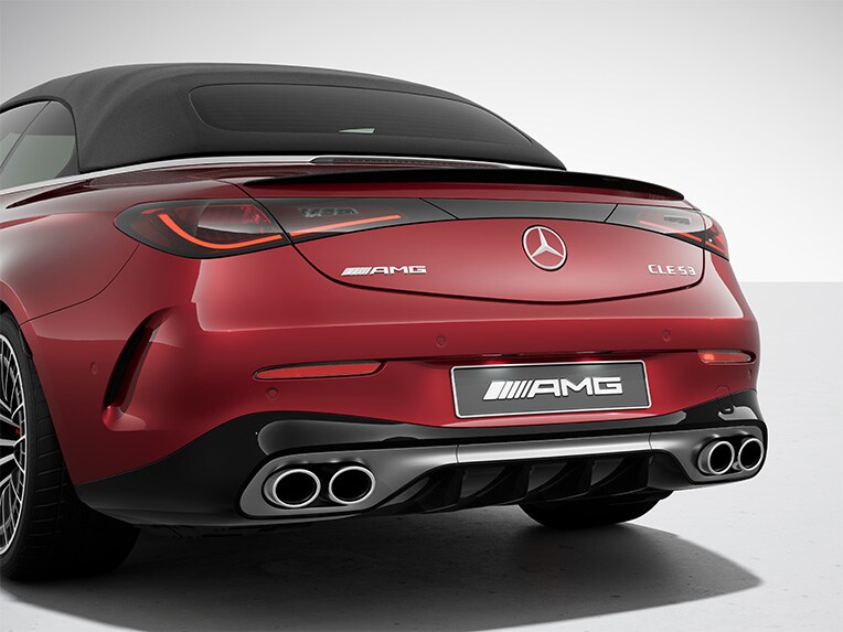 Le CLE Cabriolet de Mercedes-AMG avec Pack Carbone Extérieur AMG II.