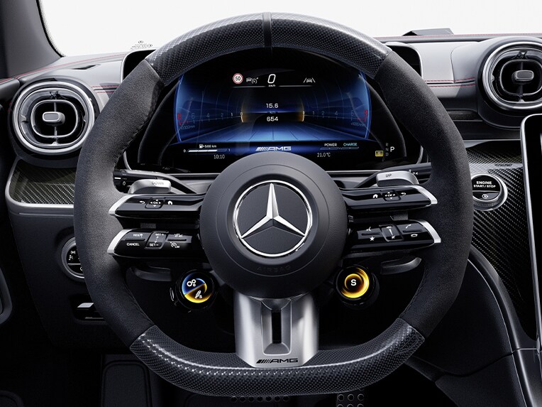 Le volant Performance AMG en carbone/microfibre MICROCUT dans le CLE Cabriolet de Mercedes-AMG GLE.