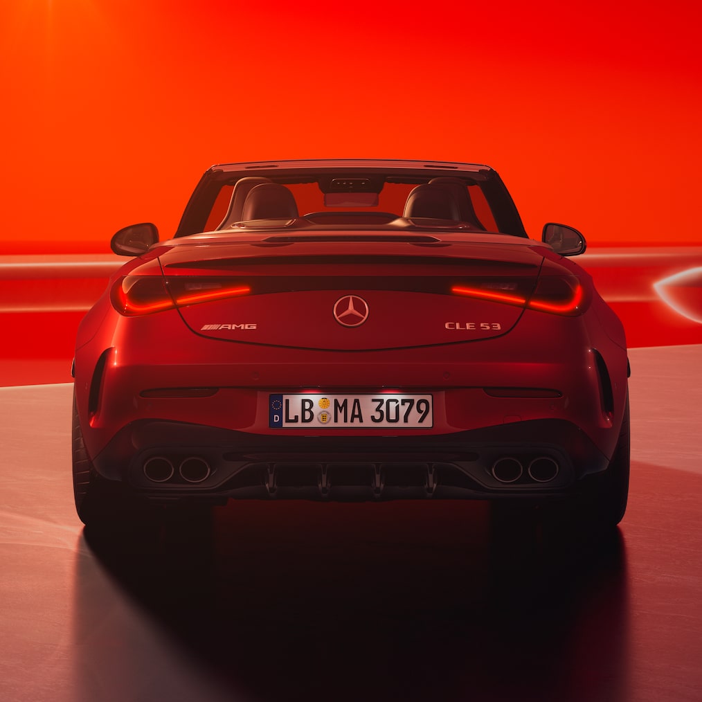 La Mercedes-AMG CLE 53 4MATIC+ Cabriolet vue de l'arrière.