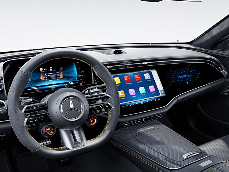 Le MBUX Superscreen de la Mercedes-AMG Classe E Break.